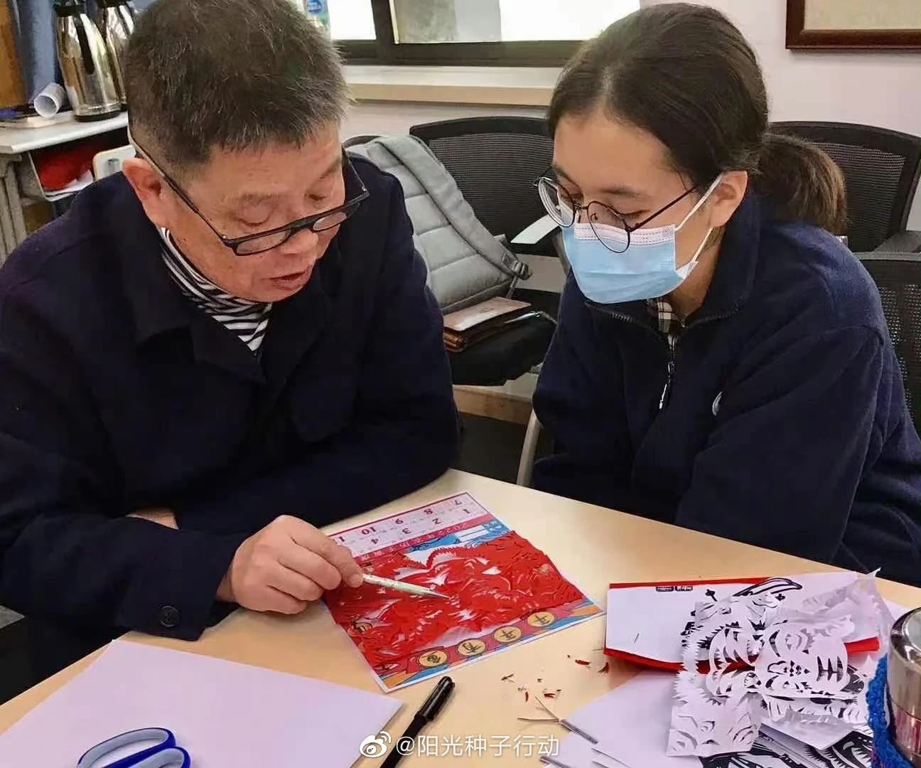 高桥中学新疆班十次剪纸课结课