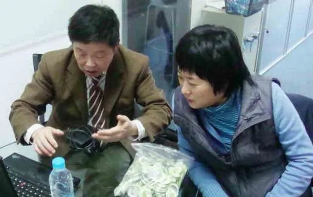 CRE-ESPRIT 财务部向四川青城学校教师合唱队捐赠一批服装