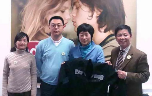 CRE ESPRIT 财务部向四川青城学校教师合唱队捐赠服装