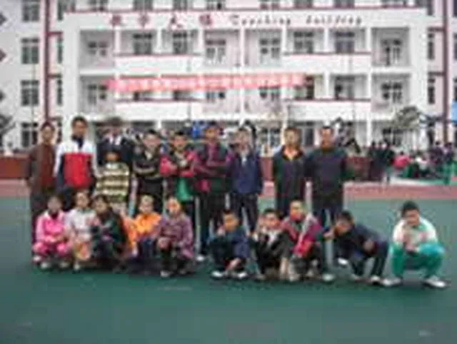 青城学校参加都江堰市运动会合影