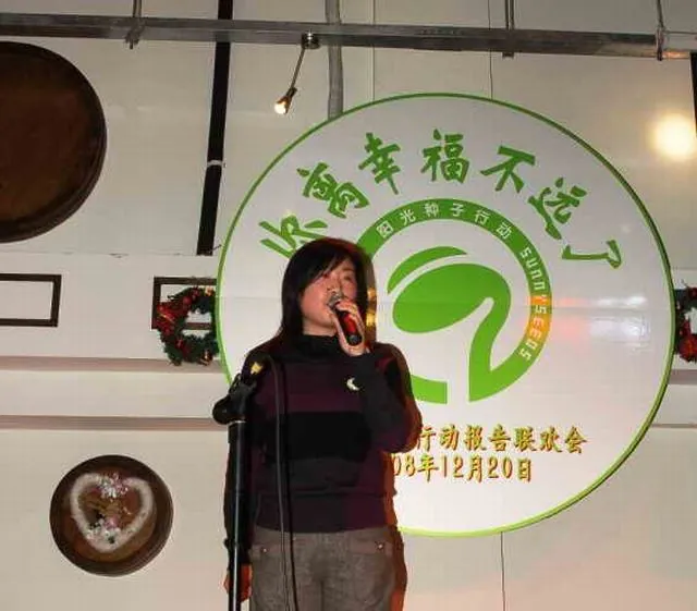 手拉手--上海浦东华林小学团支部书记罗老师对青城学校师生表示深切的慰问,校对校班对班的活动已开展.