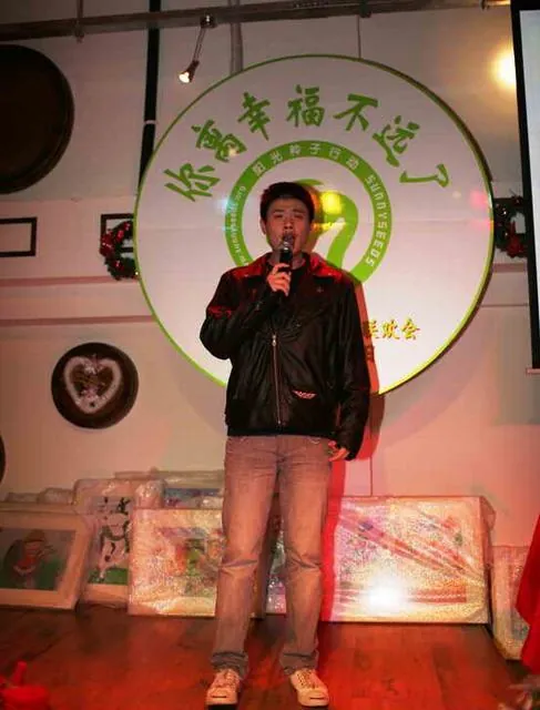 上海音乐学院学生辛梦实以浑厚的男中音传达了强烈的爱的呼唤