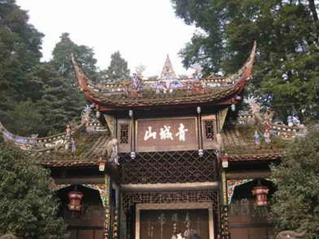 三上四川：第三天: 青城山-青城板房学校-访问当地志愿者