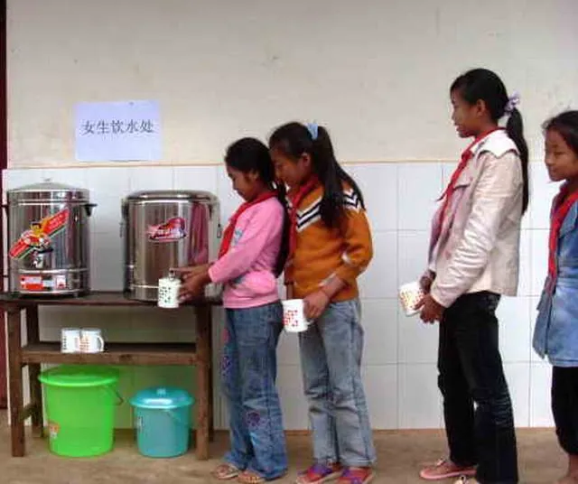 墨江联珠二小首批饮用水计划成功实施