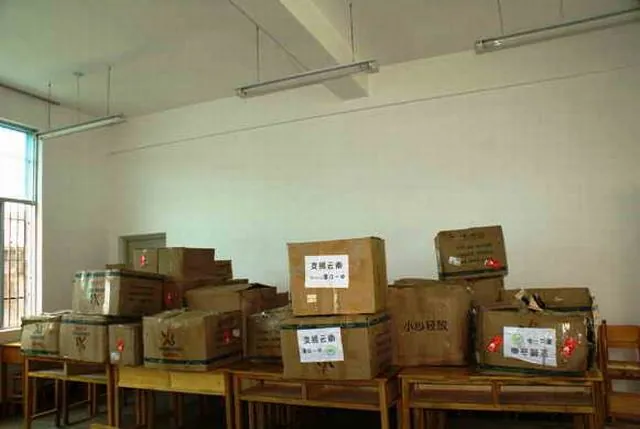 云南快讯---墨江一中实验室设备仪器已经送达