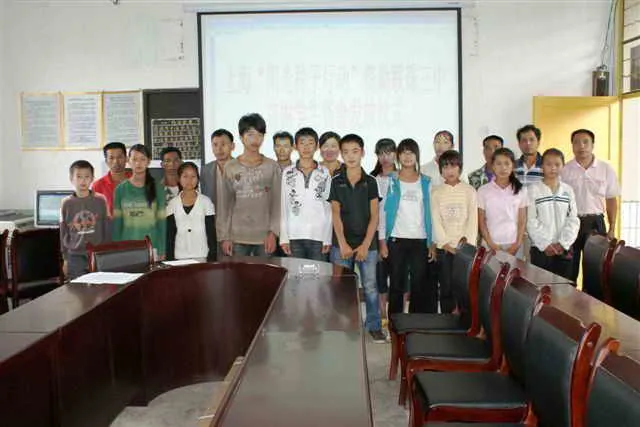 共有美丽充实的生活---联珠三中资助贫困学生资金发放仪式