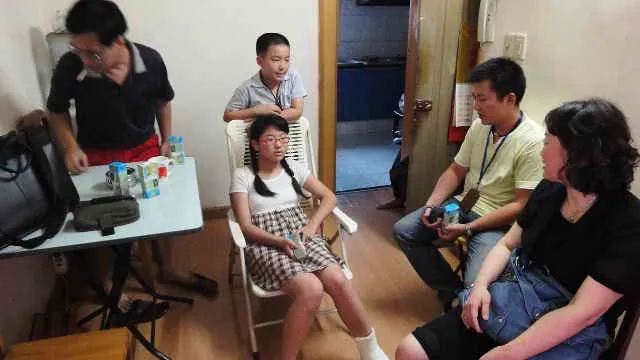 汪婷-----坐轮椅游世博