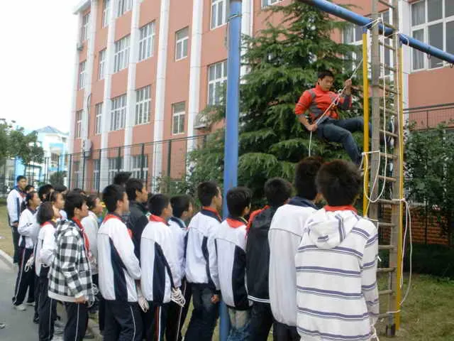 实战训练利用绳索空中速降