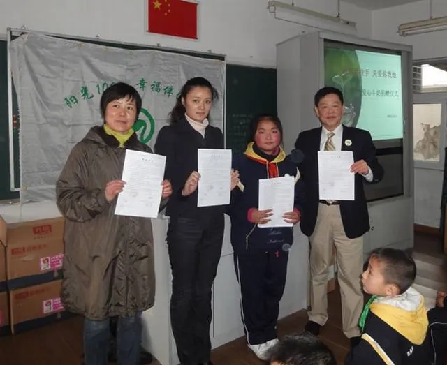 “温情手牵手 关爱你我他”三桥小学爱心牛奶捐赠活动顺利开展