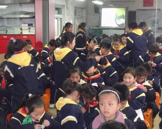 将这永不熄灭的爱心火炬传递下去---三桥小学60位同学一天一杯奶捐助活动报道