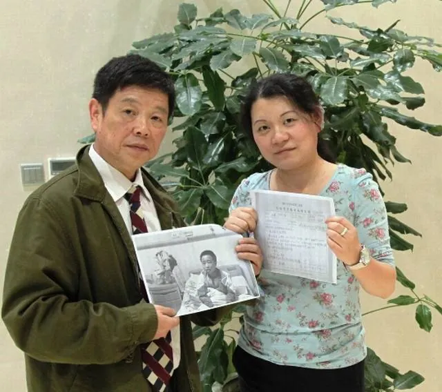 上海胡女士出资五万拯救北川病孩杨勇-6月20日阳光种子行动辛老师向胡女士助手介绍杨勇的病情