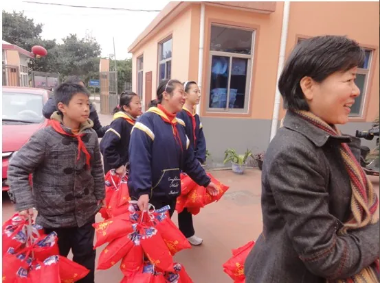 三桥小学阳光种子行动——敬老慰问活动（二）