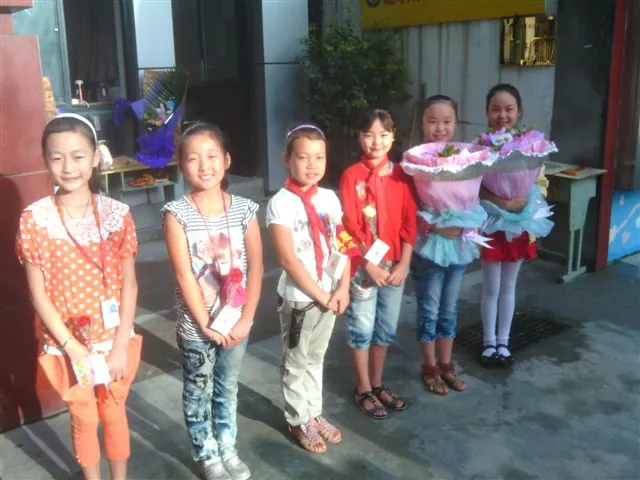 老师像太阳孩子像小草---北川安昌小学教师节千元计划记