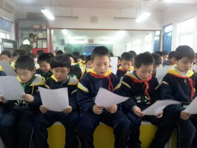 曙明学生合唱团小学队开始排练