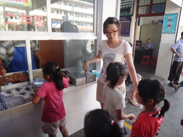 五十个孩子一个妈--石舒婷支教日记(1)