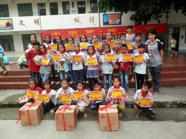 广西那满中心小学百年校庆作文比赛巡礼