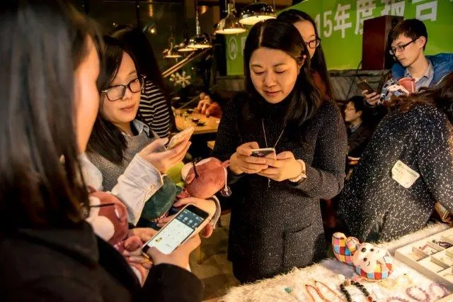阳光小摊陆心怡母女第5年义卖纪实