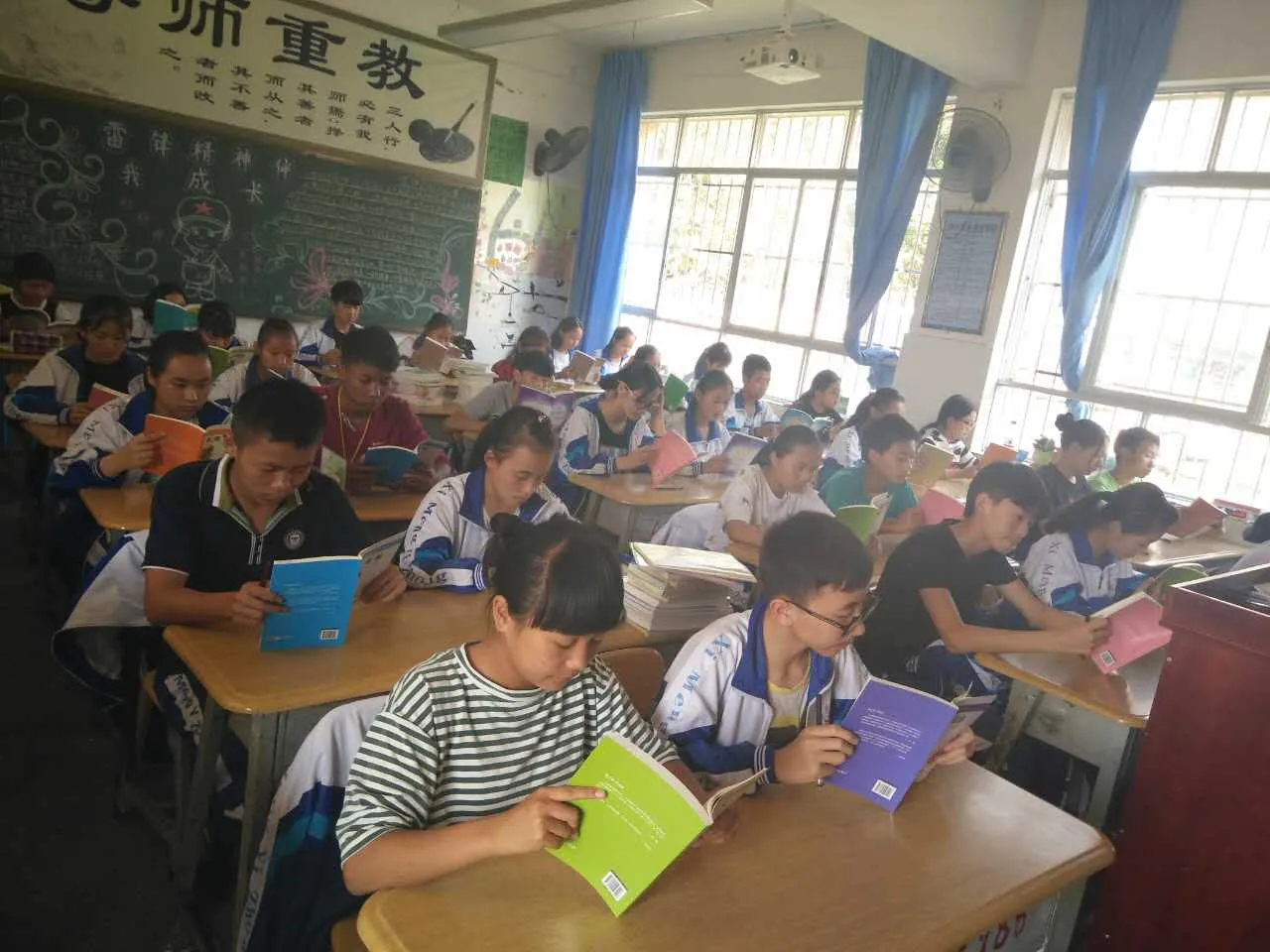 “七年级语文新课标必读丛书发放”千元计划再获捐赠