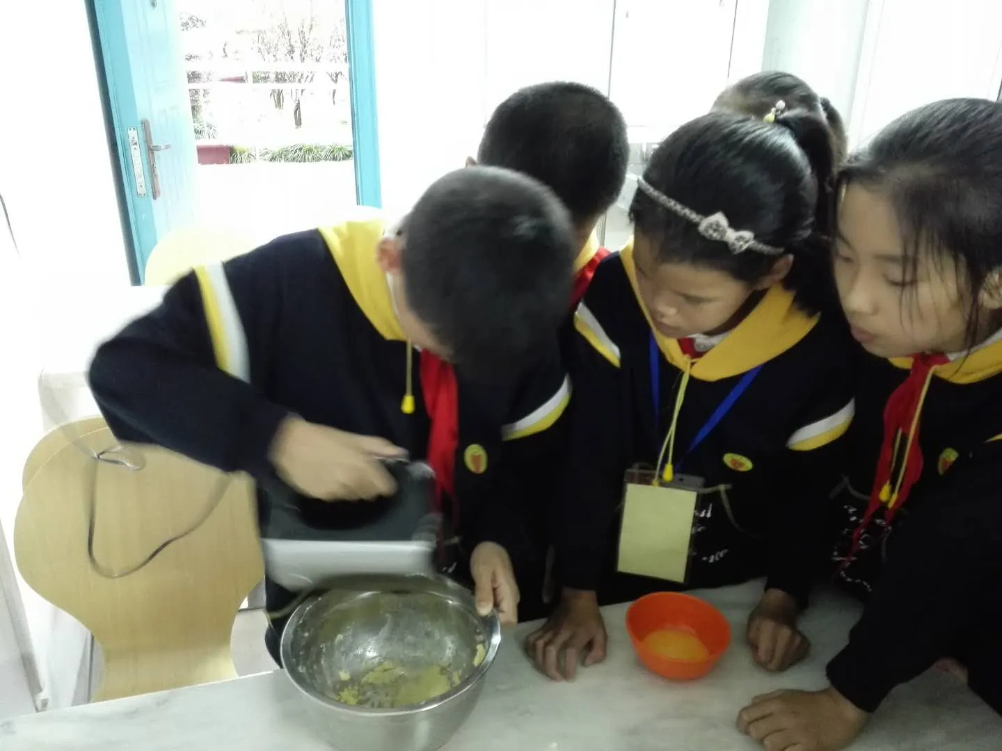 三桥小学社团烘焙课之“鸡蛋饼干”