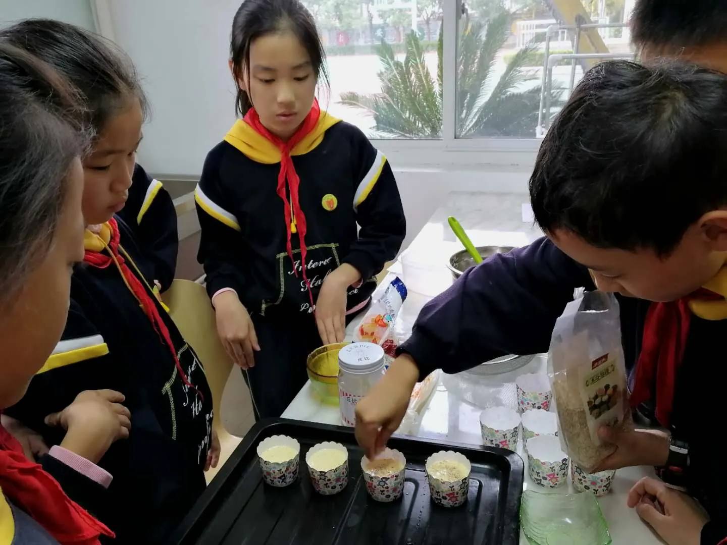 三桥小学社团烘焙课之“脆皮蛋糕”