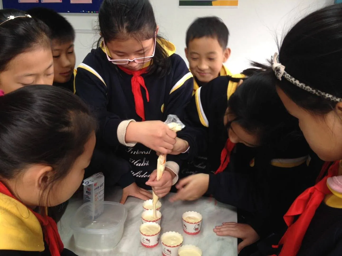 三桥小学社团烘焙课之“椰蓉蛋糕”