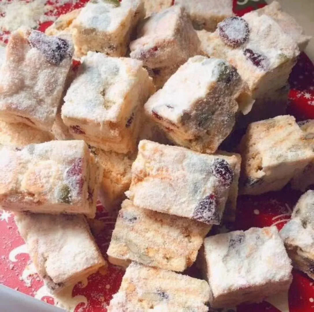 新鲜出炉网红“原味雪花酥”