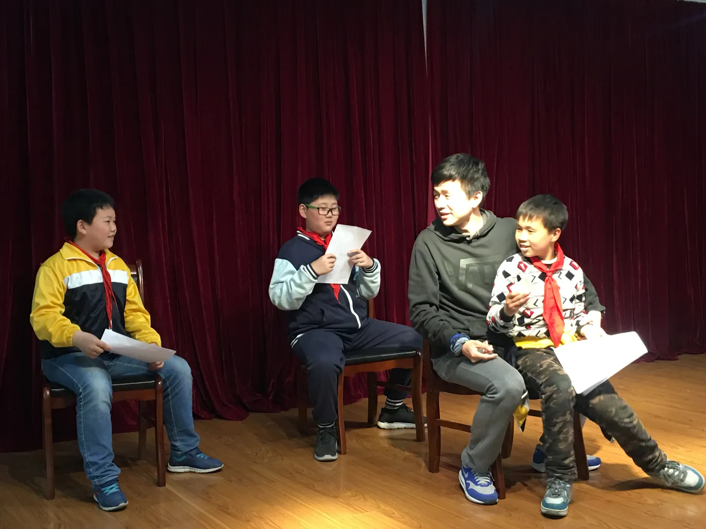 刘彬志愿者唐镇、黄楼小学戏剧表演教学日常