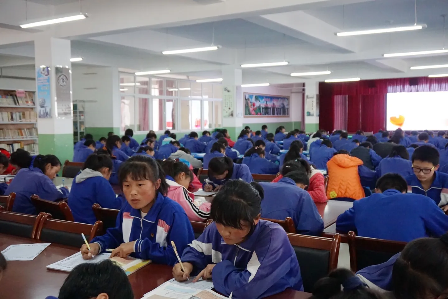 宁夏西吉平峰中学举办“阳光种子杯”英语书写大赛