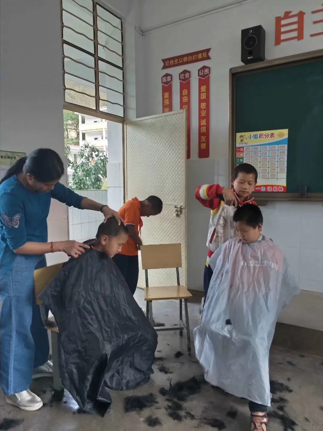 新学期来理发忙