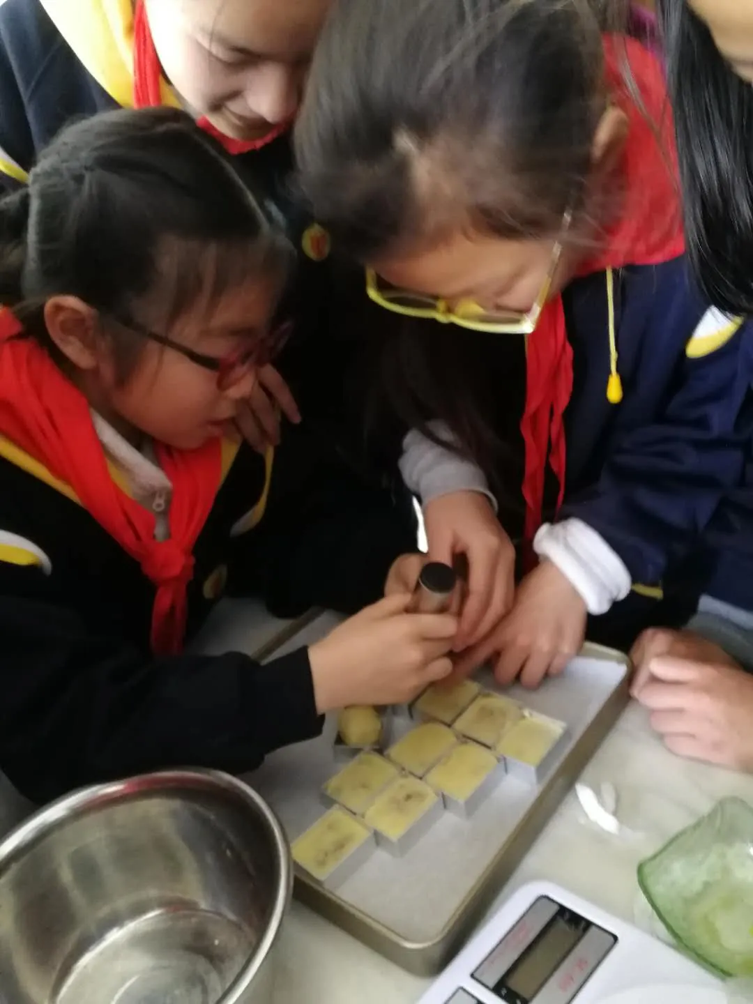 三桥小学烘焙社——凤梨酥