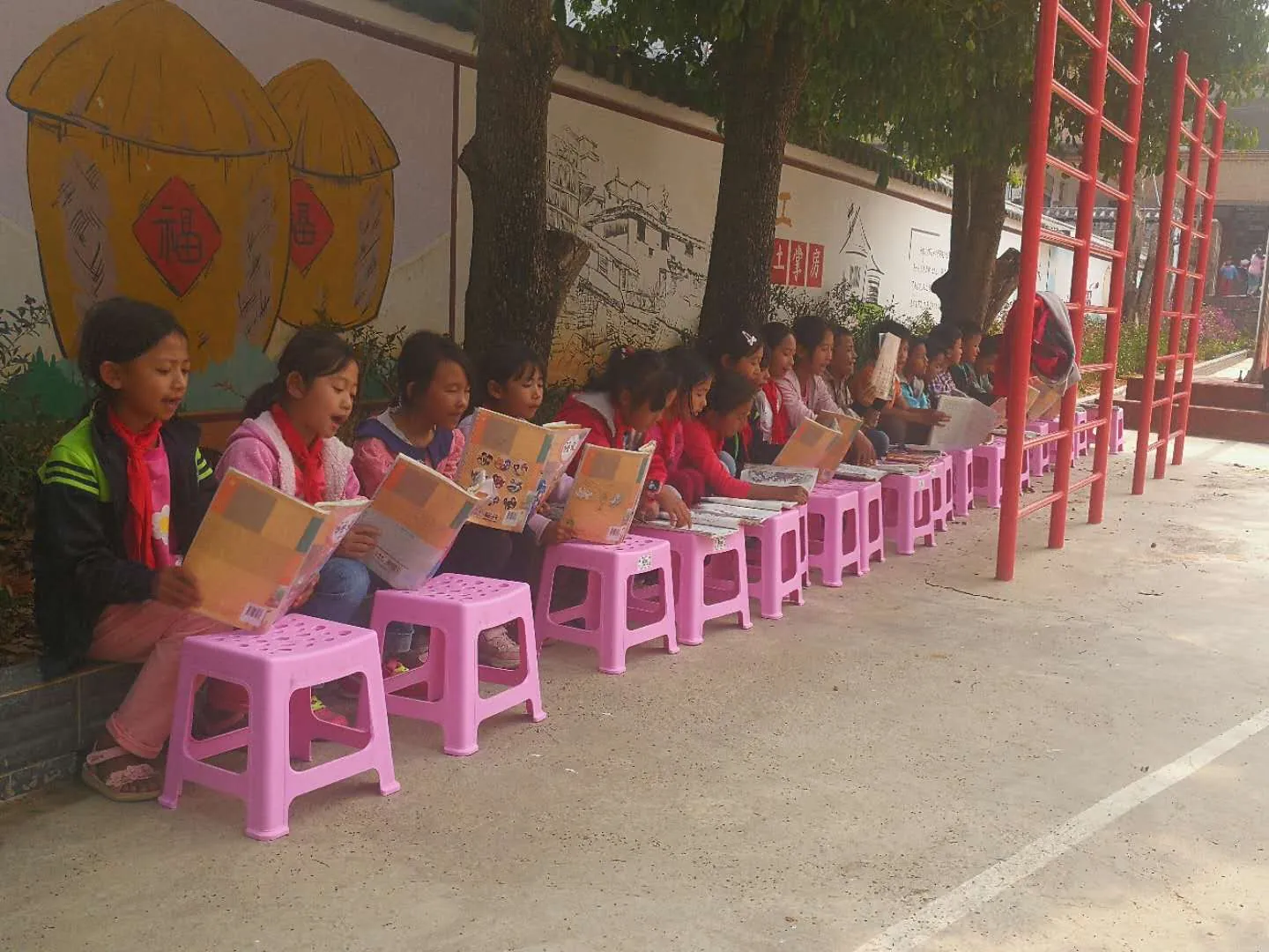 云南墨江联珠镇癸能小学《塑料小凳子捐赠》千元计划