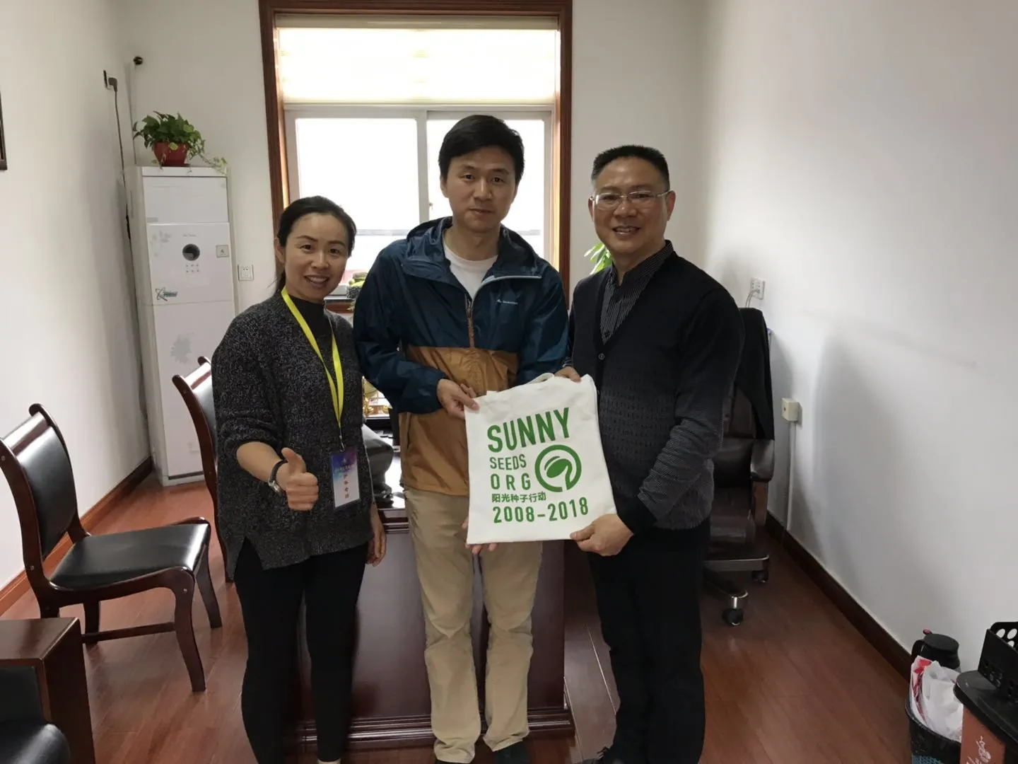 阳光种子辛秘书长拜访黄楼小学