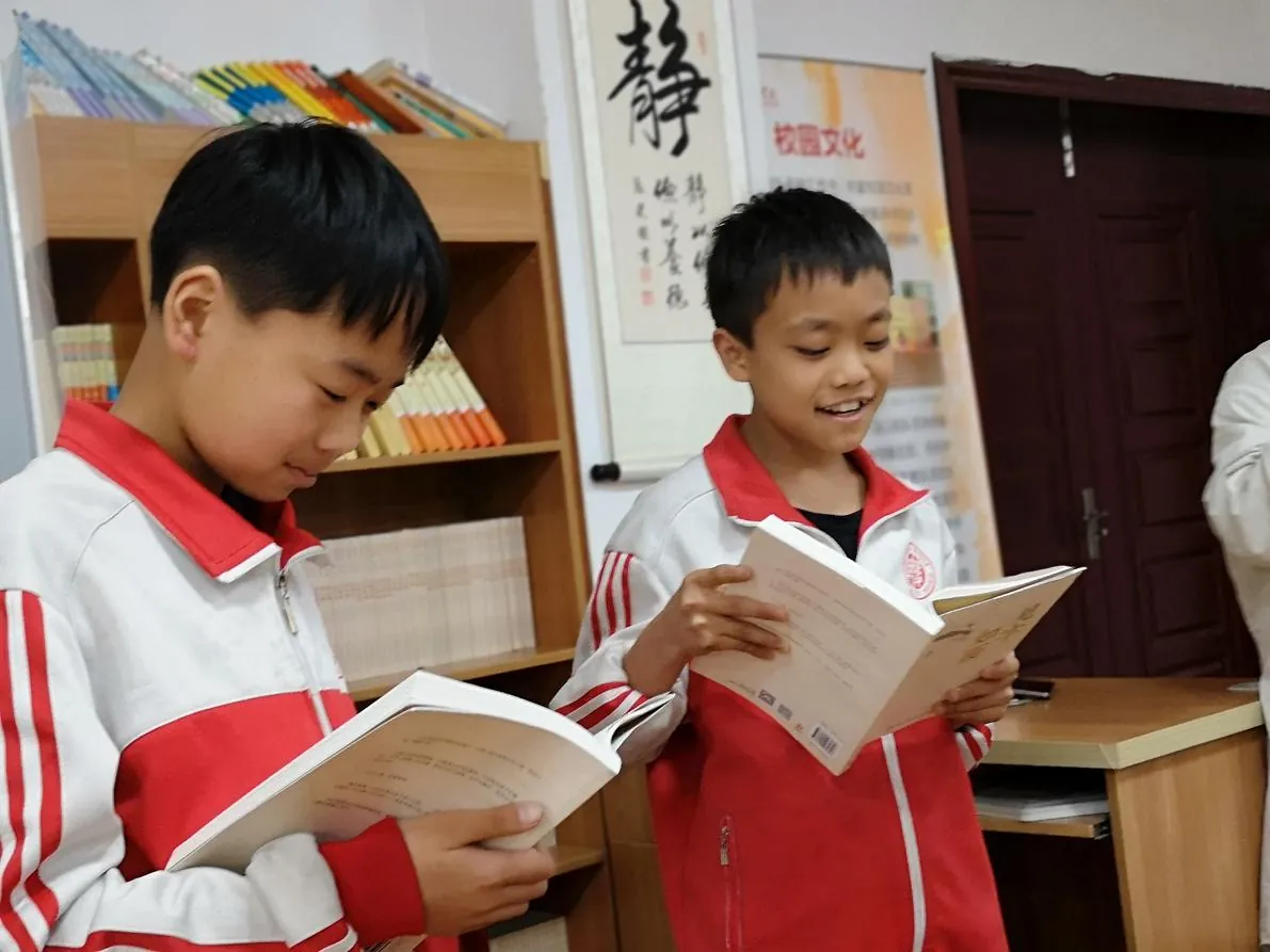 “乌江复旦学校星空读书会”第一次活动现场照片