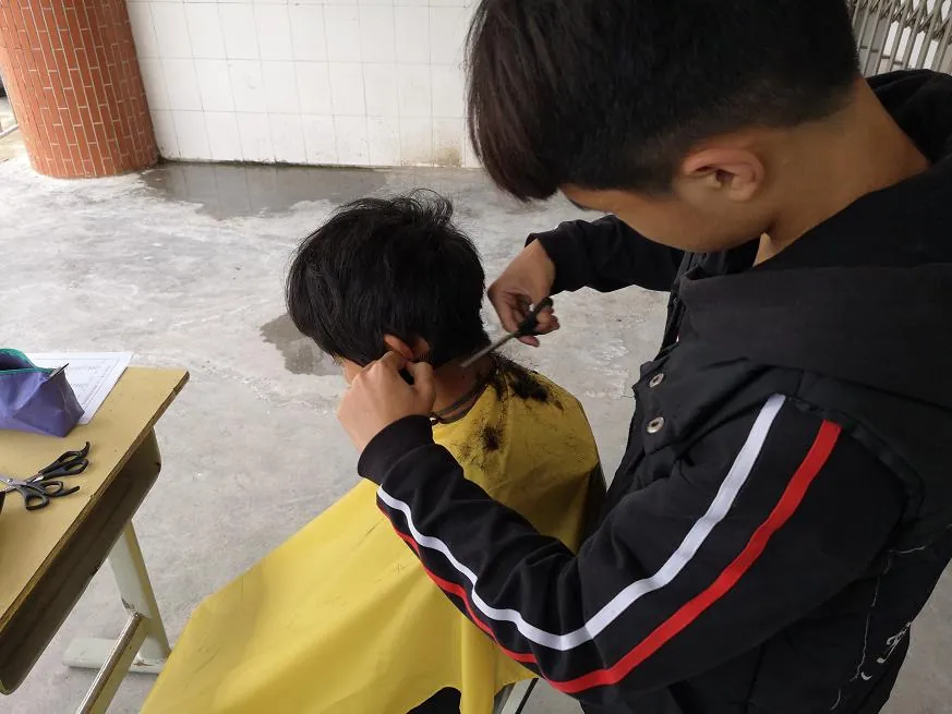 【千元计划】“乌江复旦学校理发社”开张啦！