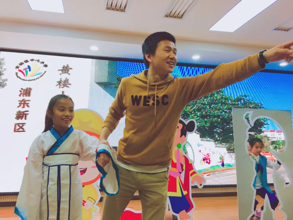 黄楼小学戏剧社《神笔小马良》排练