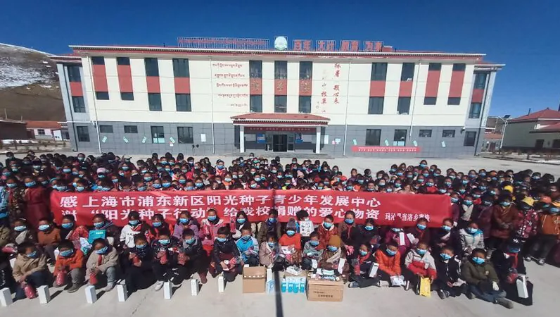 阳光洒满青海果洛当洛藏文学校